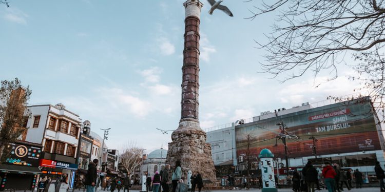Çemberlitaş Sütunu