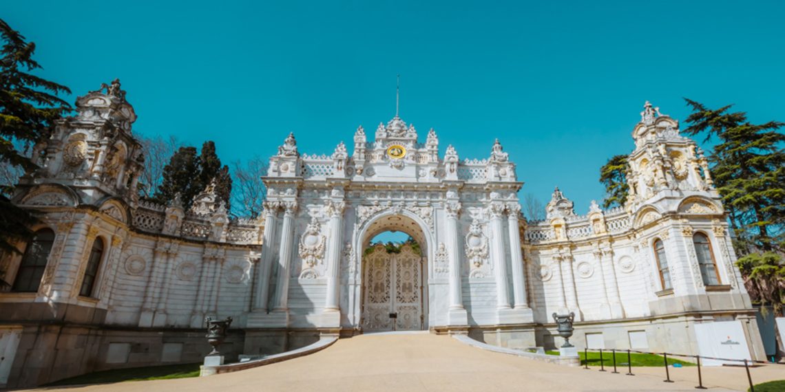 Dolmabahçe Sarayı ve Bahçesi