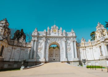 Dolmabahçe Sarayı ve Bahçesi