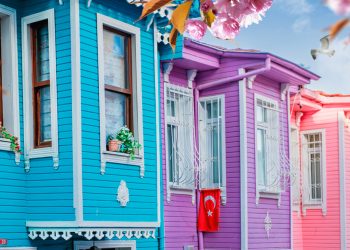 Kariye Bostanı Sokak ve Renkli Evler