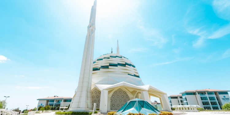Marmara İlahiyat Camii